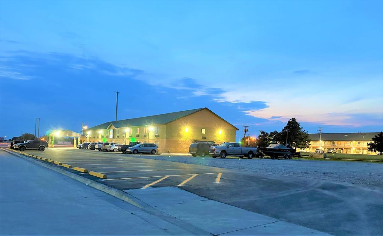 Quality Inn Russell Bagian luar foto