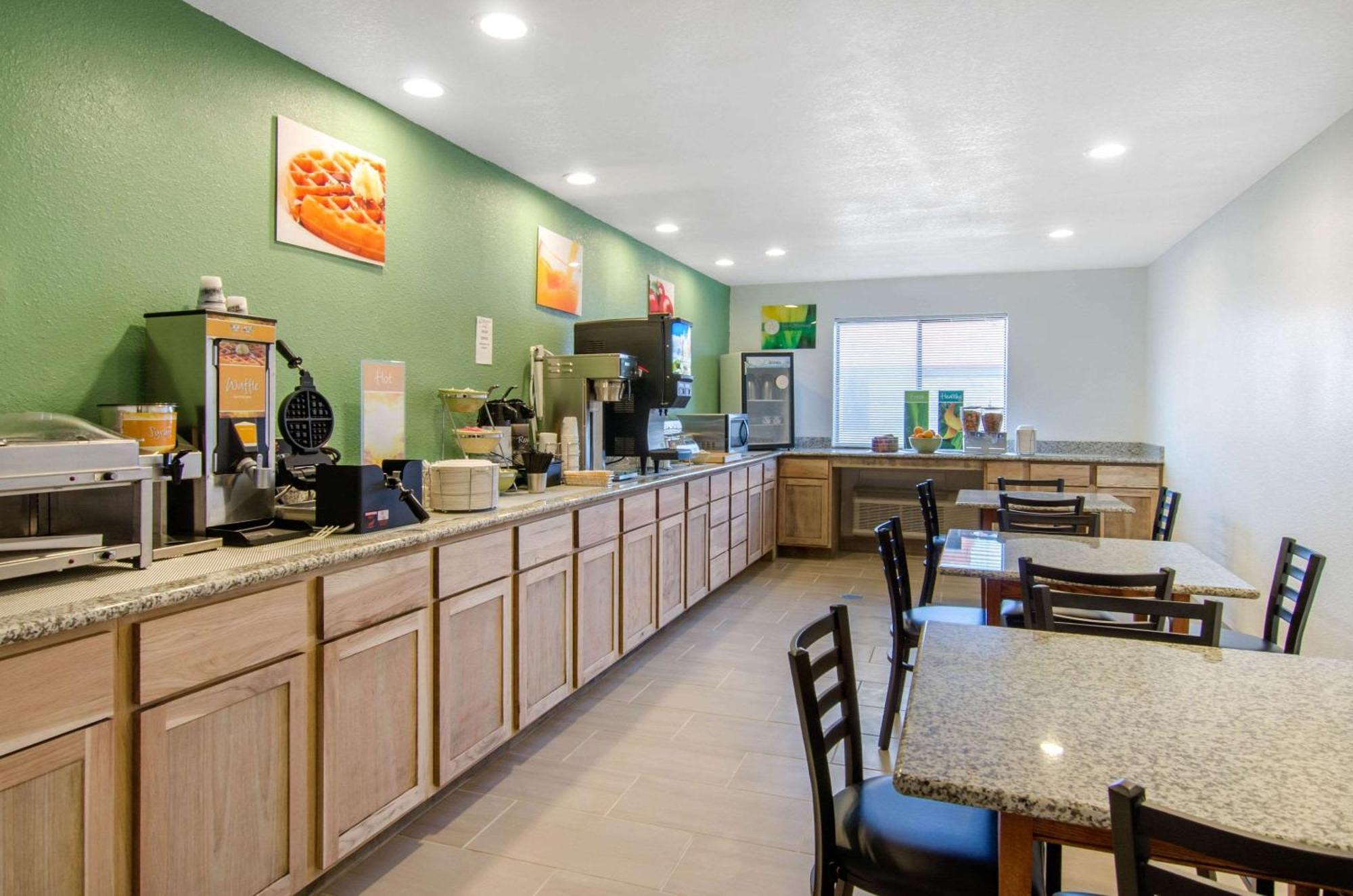 Quality Inn Russell Bagian luar foto