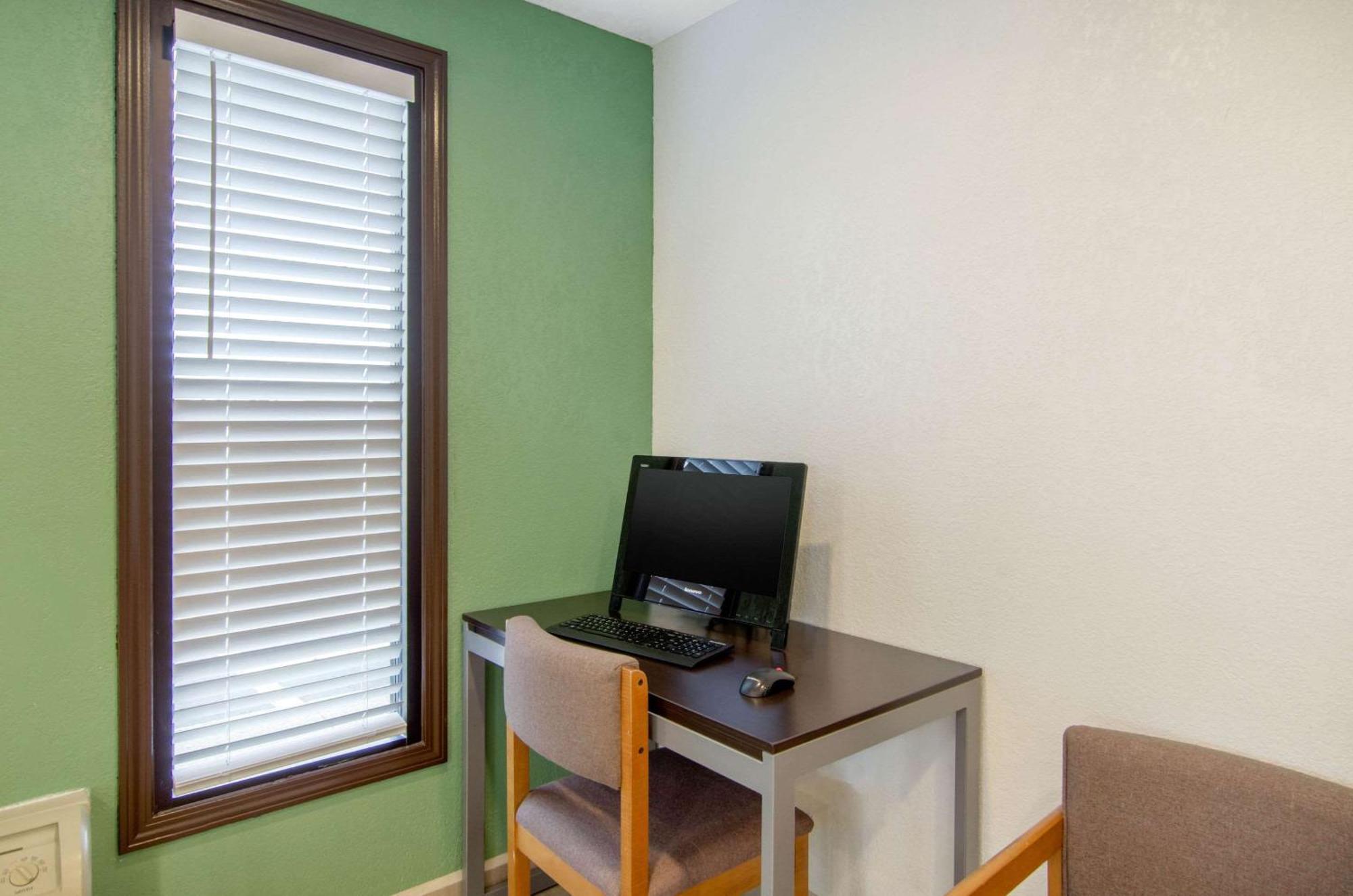 Quality Inn Russell Bagian luar foto