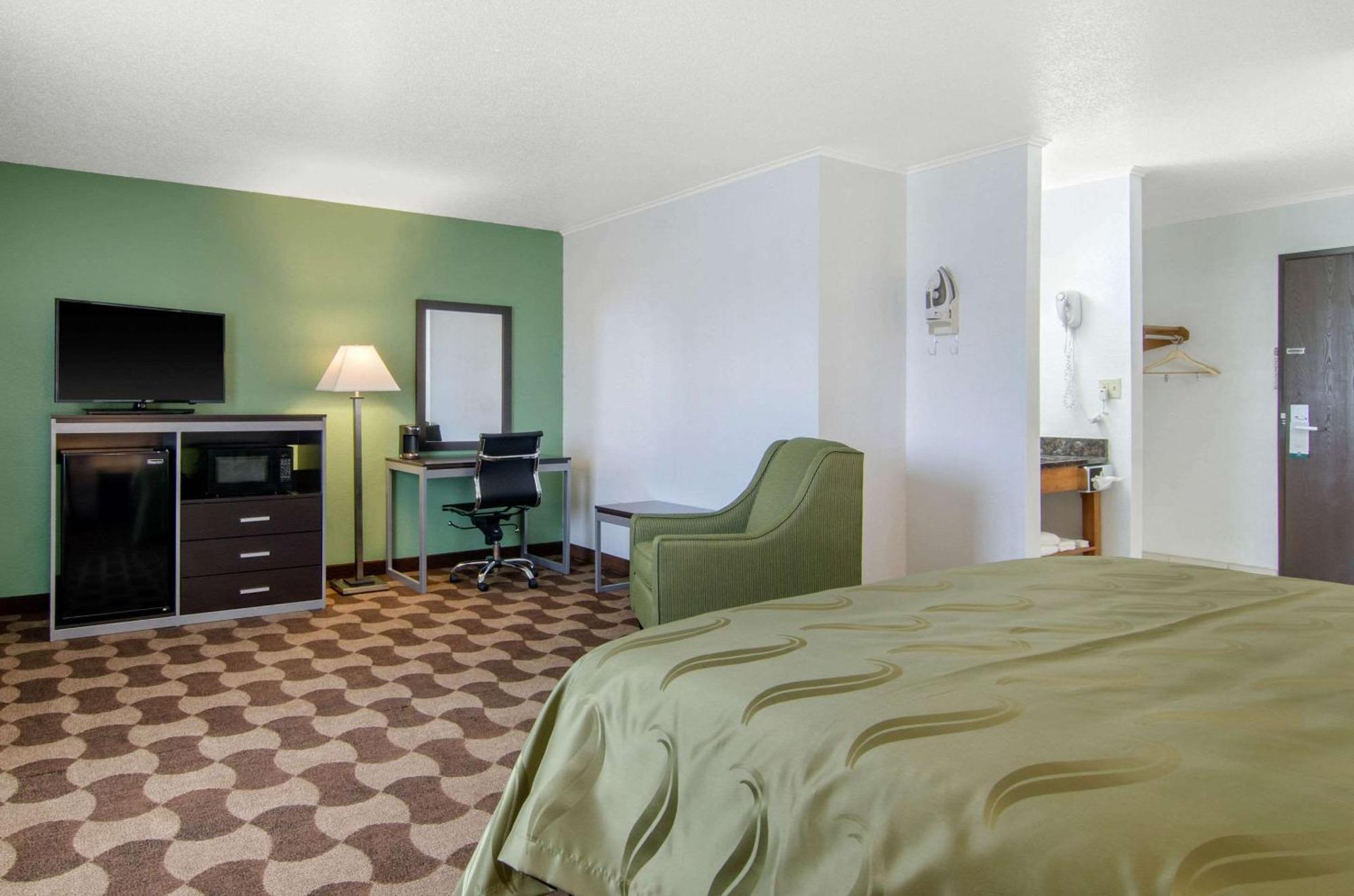 Quality Inn Russell Bagian luar foto