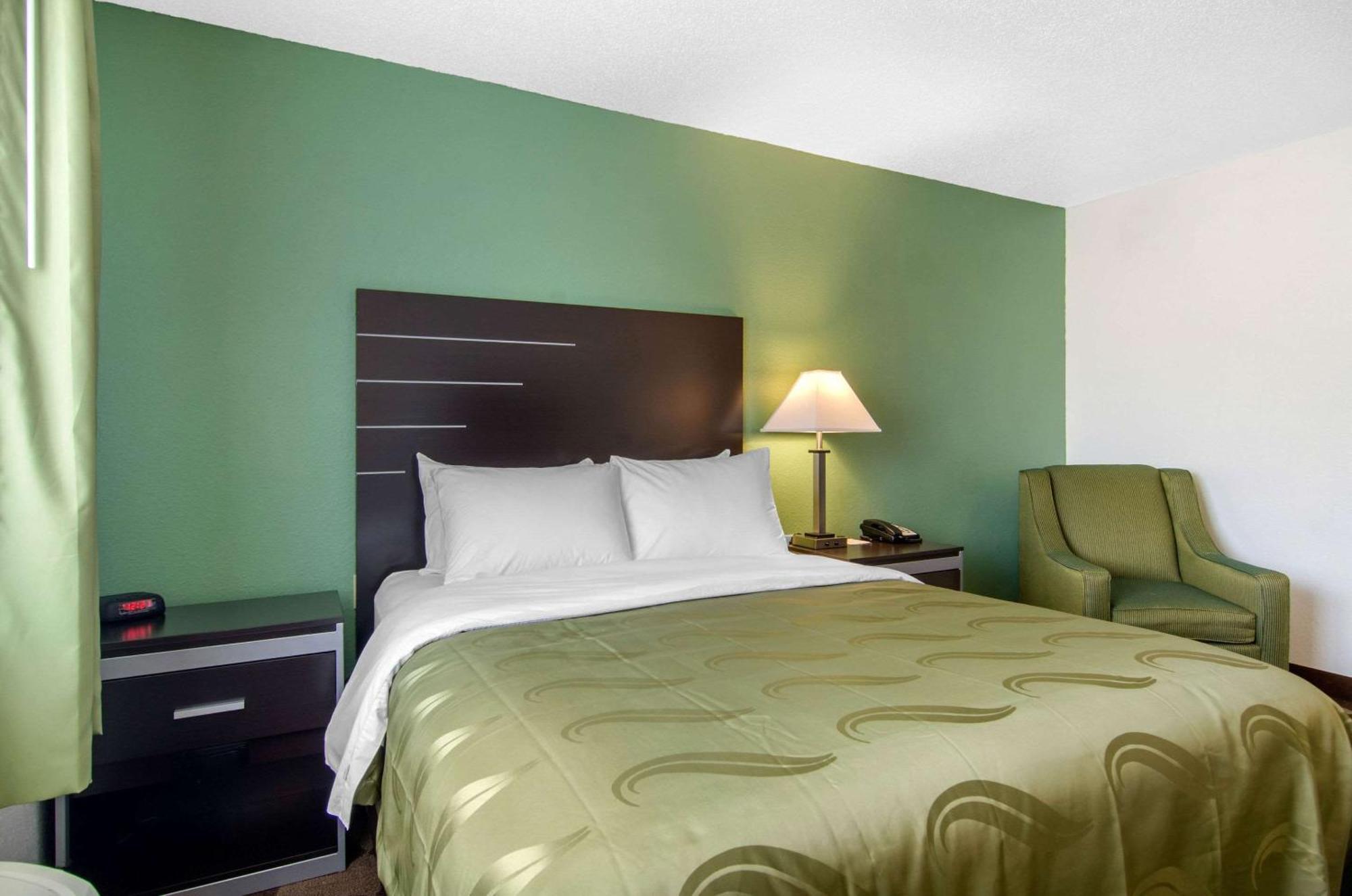 Quality Inn Russell Bagian luar foto