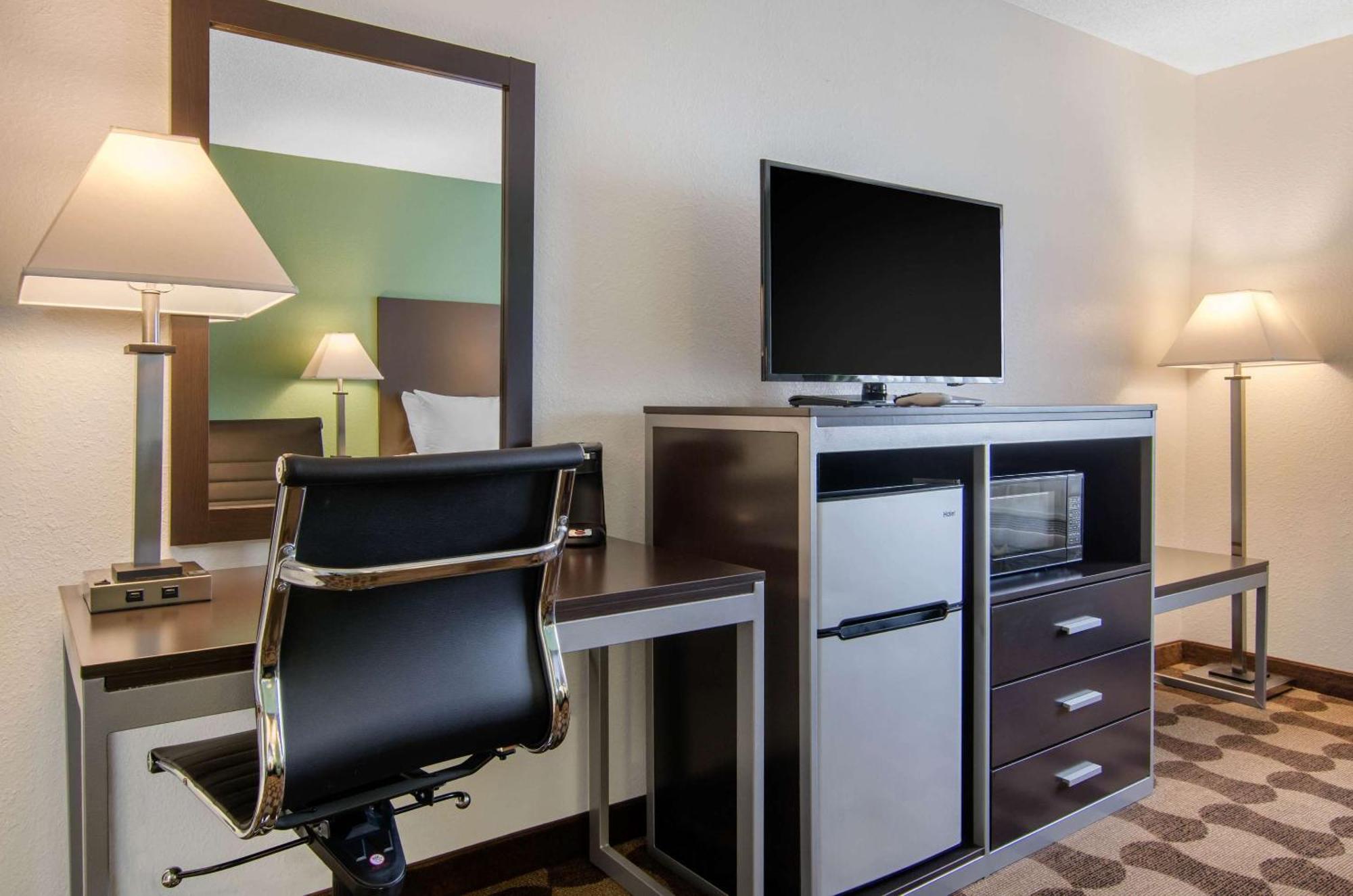 Quality Inn Russell Bagian luar foto